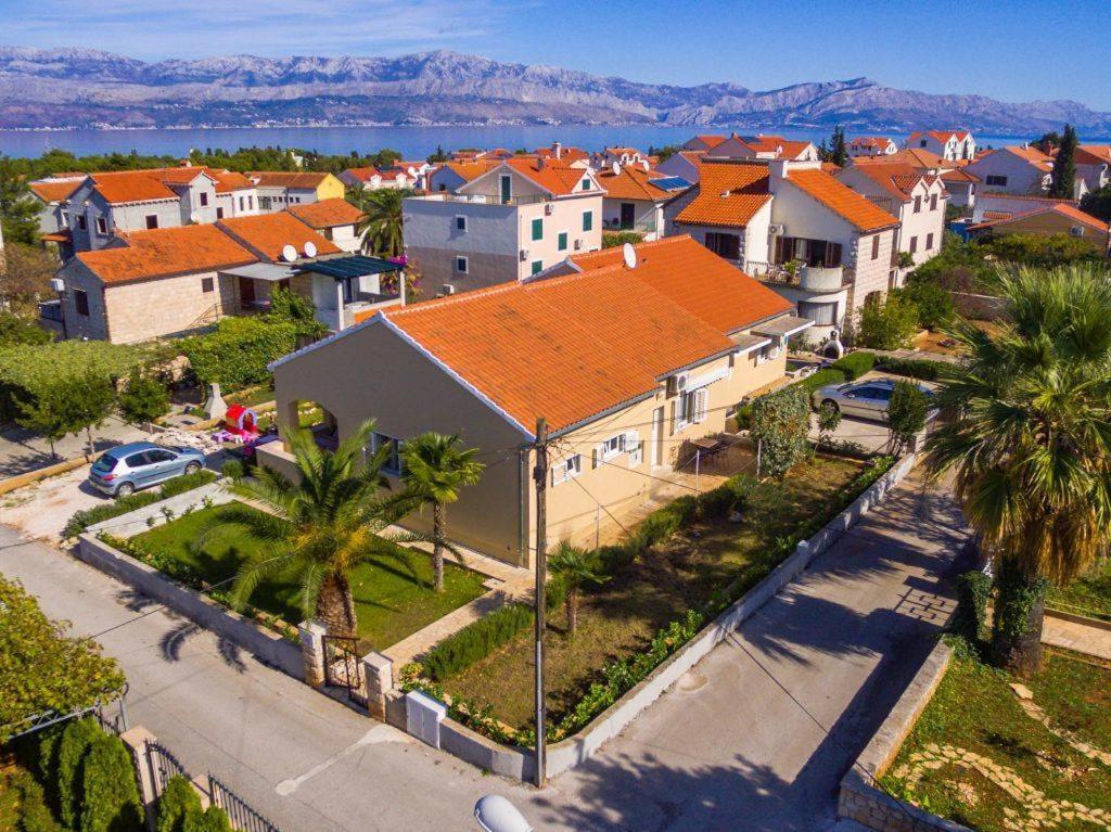 Apartments With A Parking Space Supetar, Brac - 16294 외부 사진